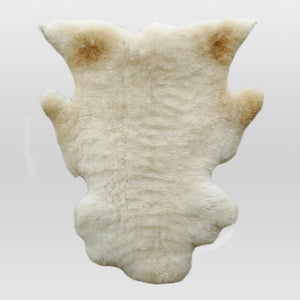 Sheephide Rug - White with Light-brown Spots (Gīcerū)